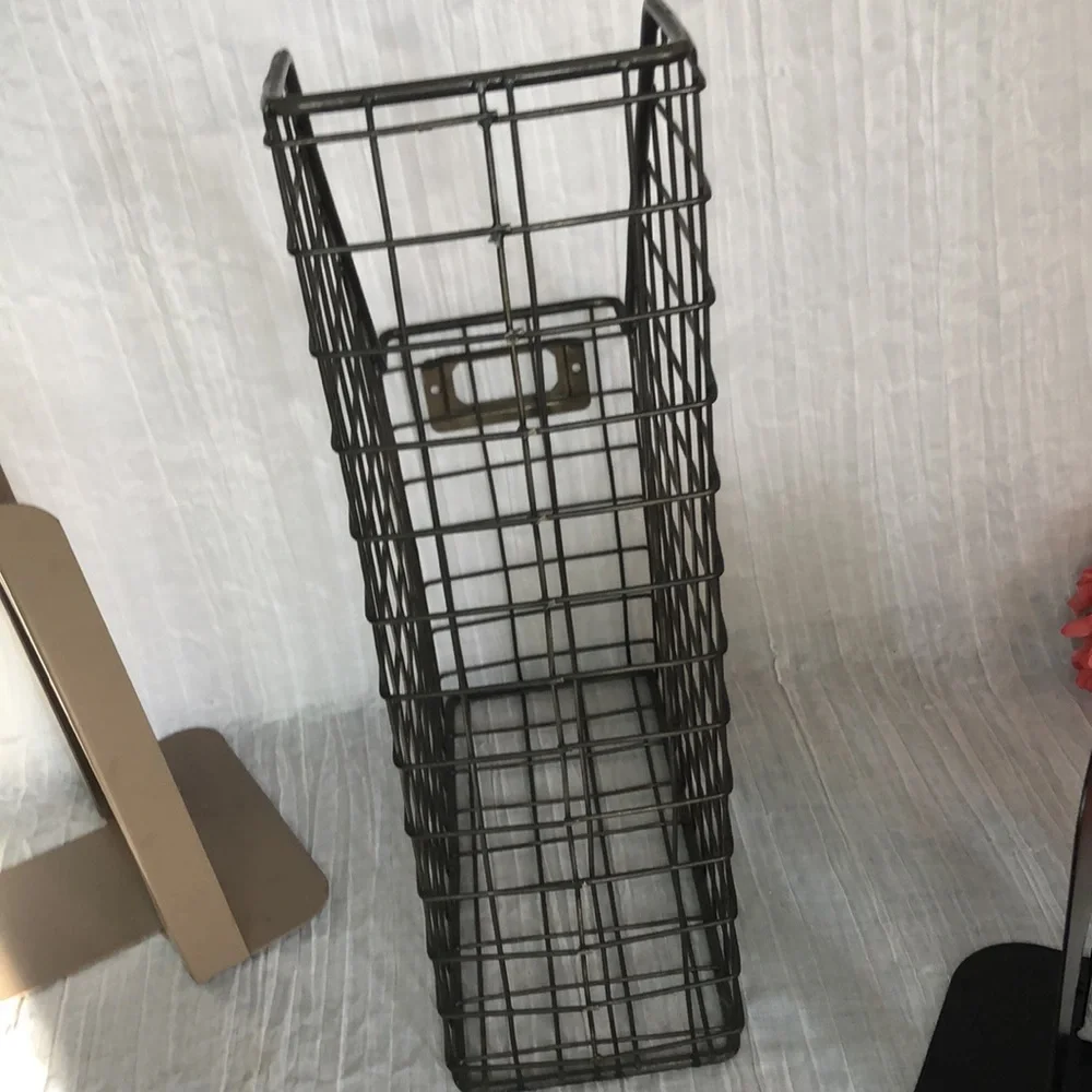 Lot 3 metal book ends black & beige & large metal wire mesh filing storage box